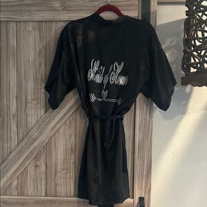 Chic Black‎ Satin Kimono Robe with bling embroidered “Maid of Honor” Size Medium